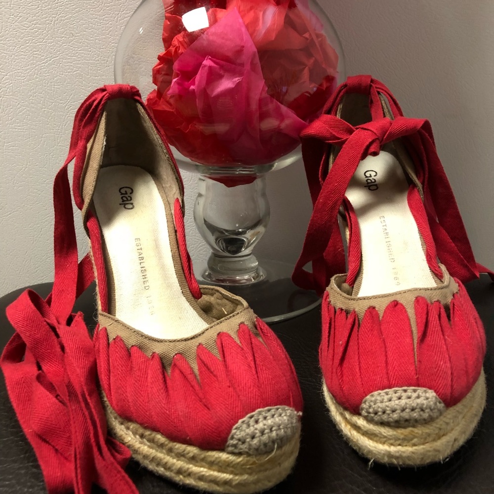 Gap Red & Tan Wedge Sandal